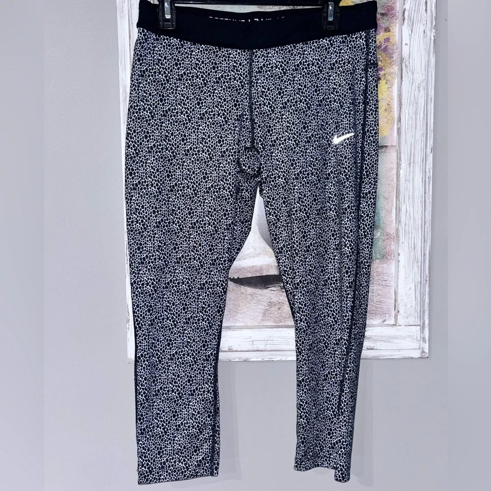 NIKE Dri-Fit Relay Capri Leggings Black White Dot Leopard Print Size Lg - Picture 2 of 6